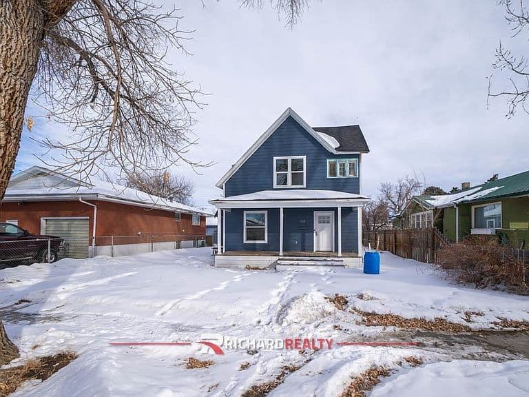 332 1st Ave N photo 3