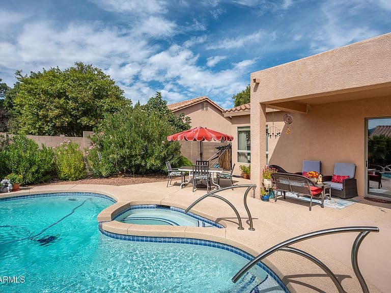 1355 E Crestview Drive photo 3