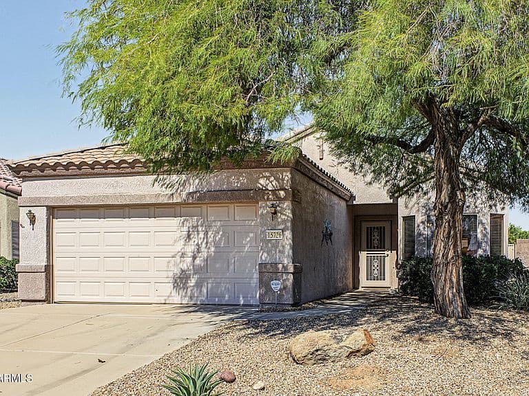15726 W ARROWHEAD Drive photo 5
