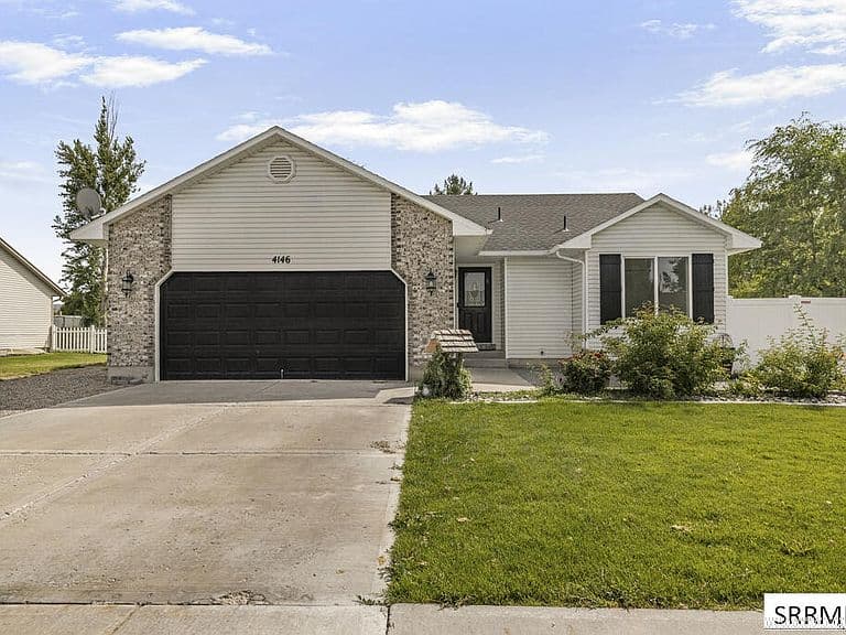 4146 Forest Glen Dr photo 2