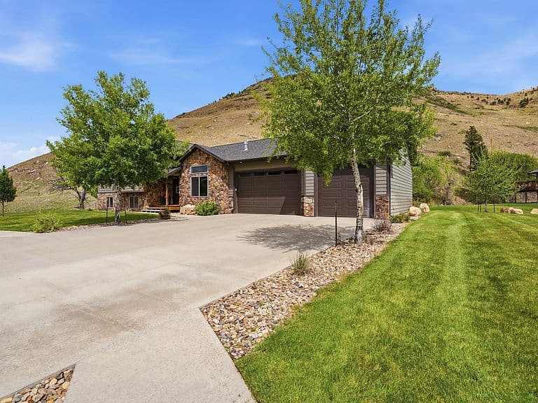 8064 Steamboat Ct photo 3