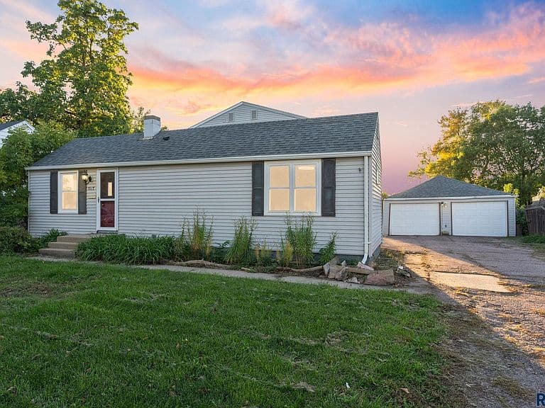 3117 S Lake Ave photo 1
