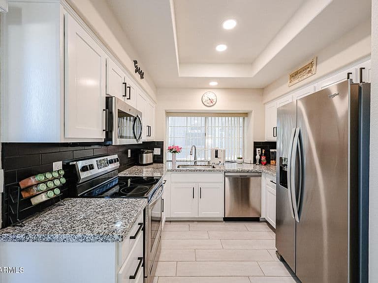 918 E ANNETTE Drive photo 4