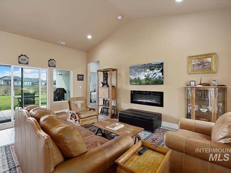 1597 Tule Dr photo 4