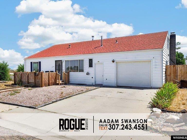 1305 Maple St photo 2