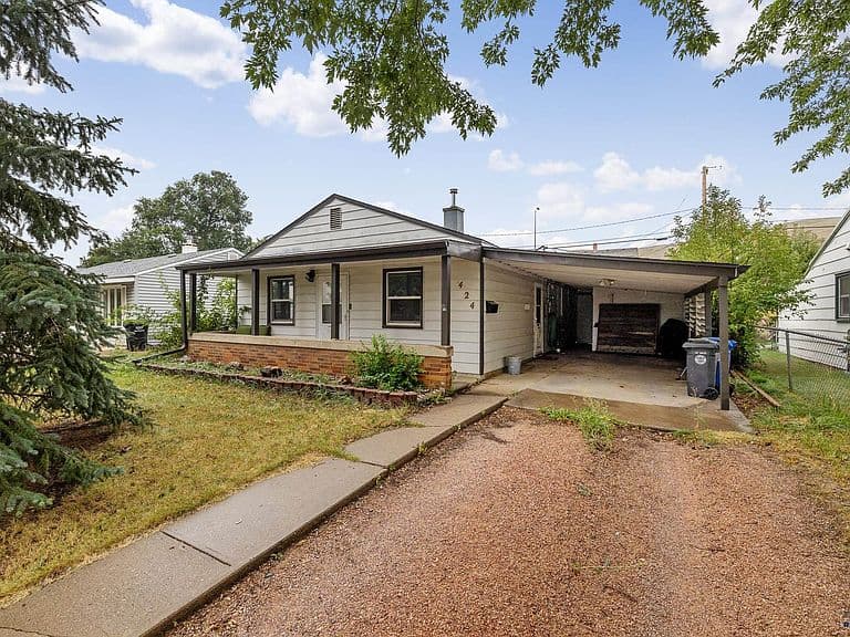 424 Robbins Dr photo 1