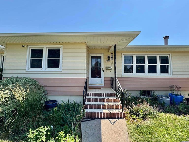 1840 Milton Dr photo 2