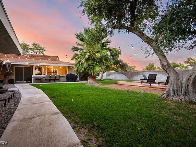 5710 Madre Mesa Dr photo 1