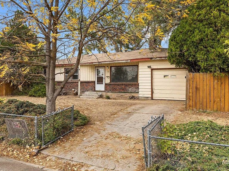 7609 W Cambridge Dr photo 3