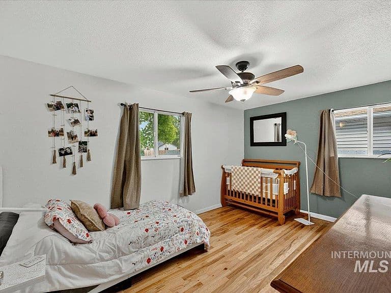 1220 E Amity Ave photo 5