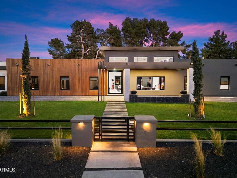 10829 N Miller Rd photo 1