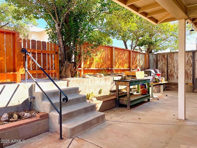 318 VAN DYKE Street photo 3