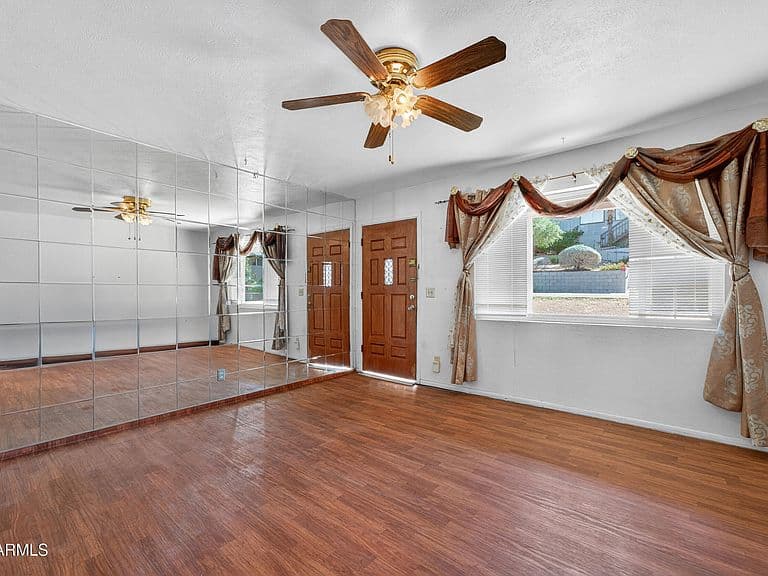 1114 E ORCHID Lane photo 3