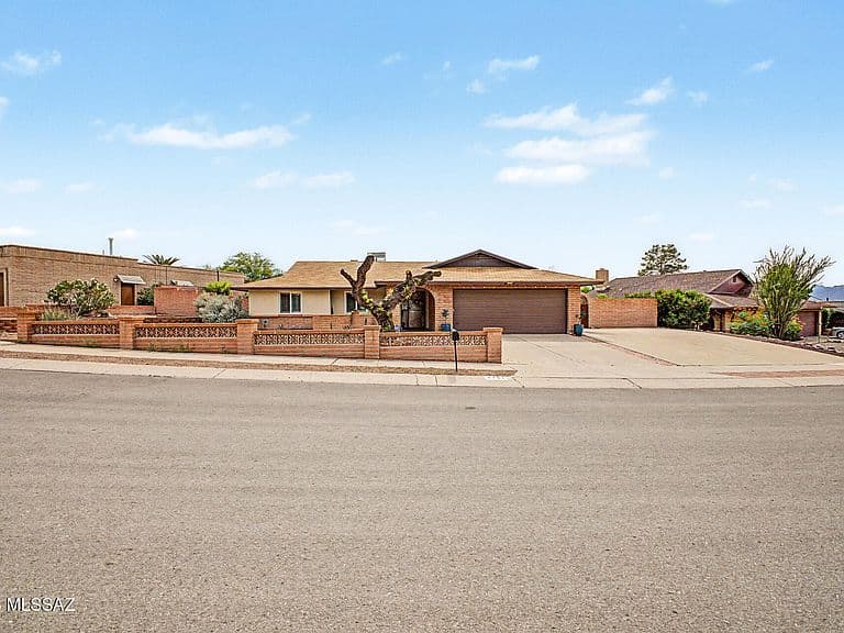 4701 W Red Wolf Dr photo 2