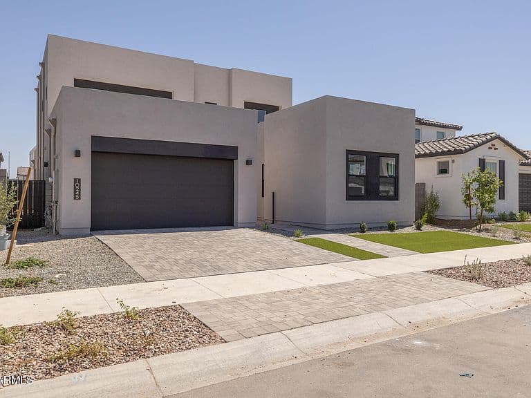 10245 E UNITY Avenue photo 2