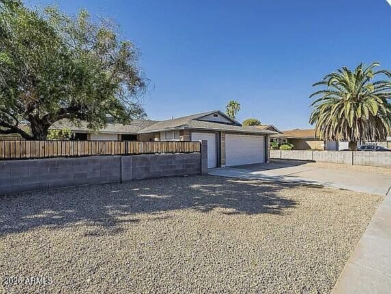 2206 N CHOLLA Street photo 3