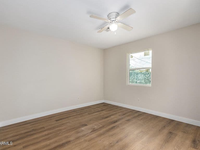 914 S 30TH Drive photo 3