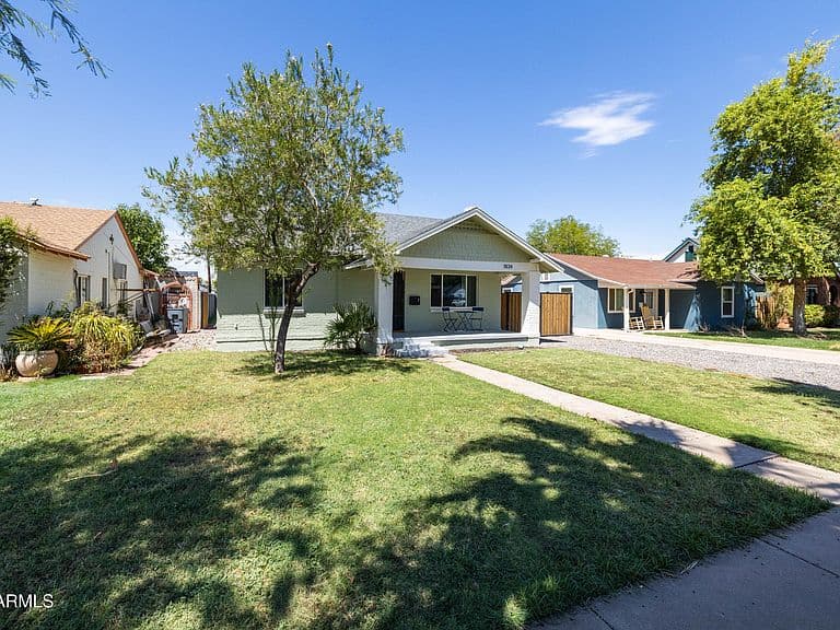 1834 N MITCHELL Street photo 4