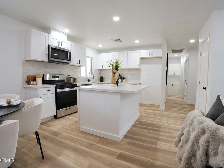 4437 E Almeria Rd photo 3