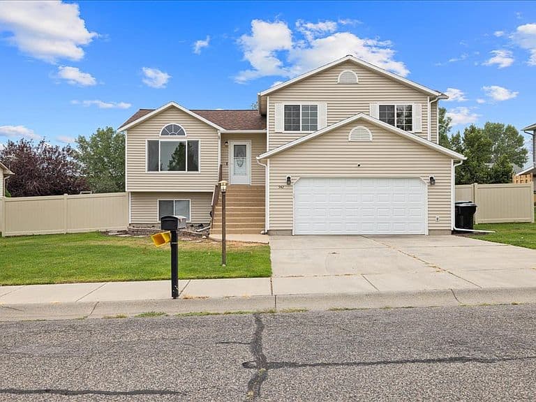942 Adobe Dr photo 1