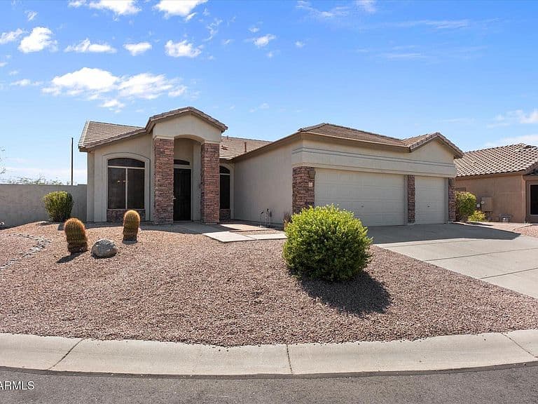 7521 E OASIS Circle photo 2