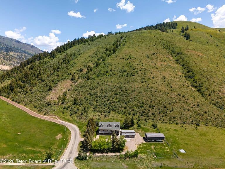 2840 E Dry Creek Rd photo 3
