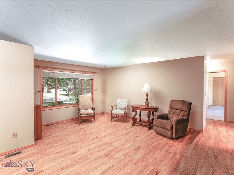414 Meagher Ave photo 5