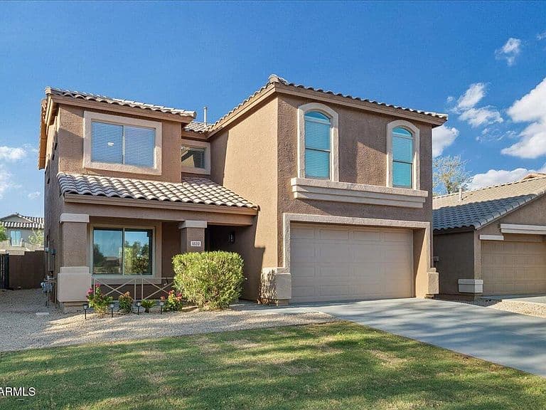 1020 E SADDLE Way photo 3