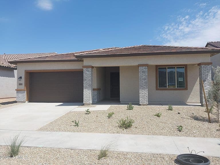 22204 W BLACKHAWK Drive photo 1