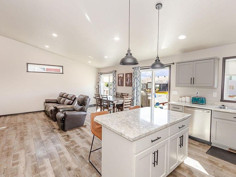 8081 Goldfinch Dr photo 5