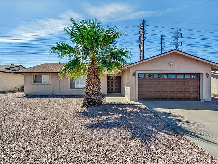 619 E DIAMOND Drive photo 2