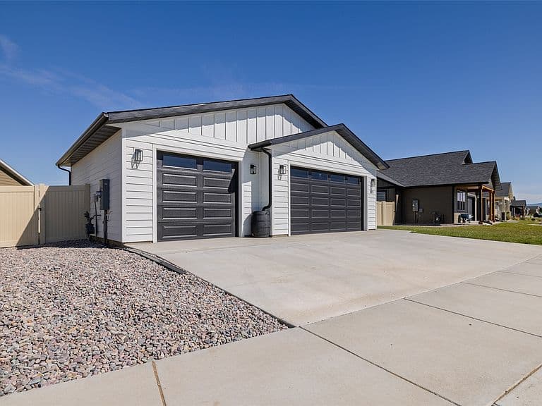 221 Stirling Loop photo 3