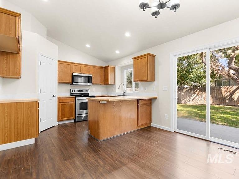1304 N Atherton Ave photo 5