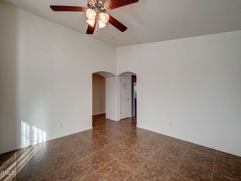 22174 W DESERT BLOOM Street photo 4