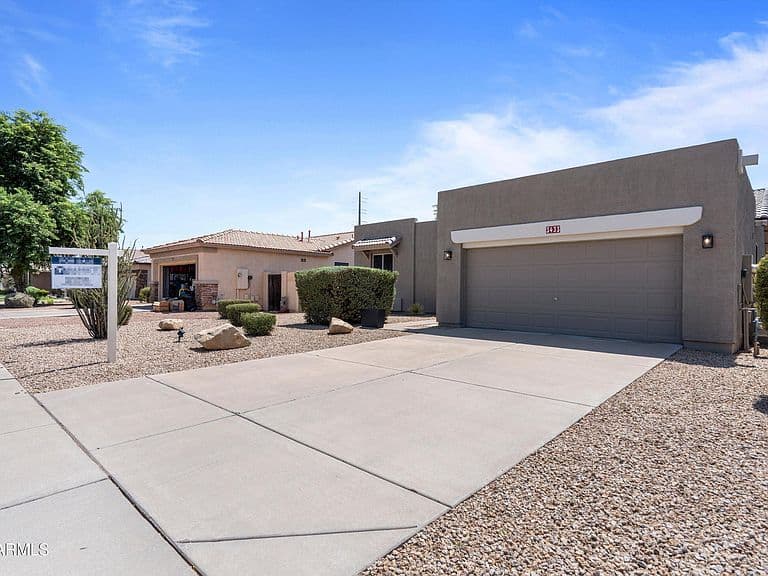 3433 E SANTA FE Lane photo 2