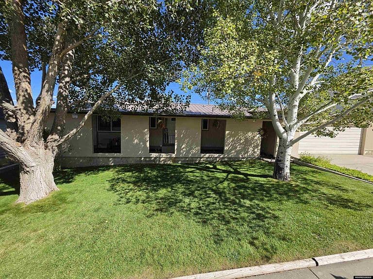 1205 Cottonwood Dr photo 3
