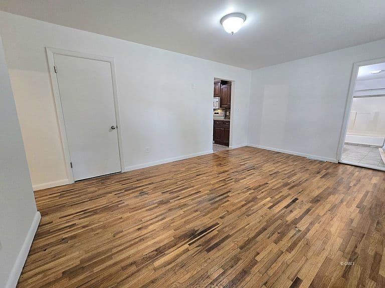 217 2nd St photo 2