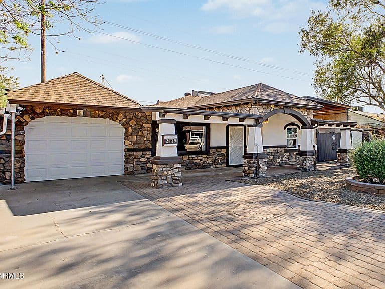 2539 W LUKE Avenue photo 4