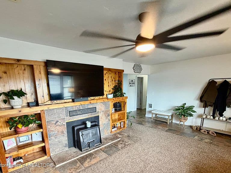 425 Lincoln St photo 3