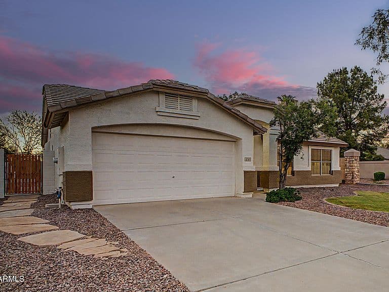 576 S MOOREA Drive photo 3
