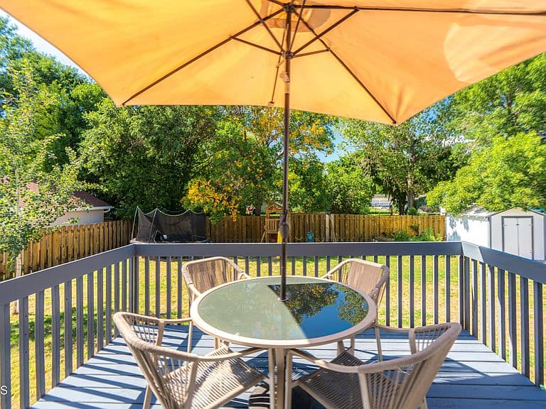 82 Weir Dr photo 4