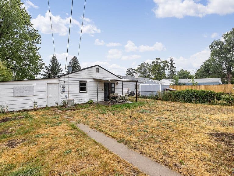 424 Robbins Dr photo 4