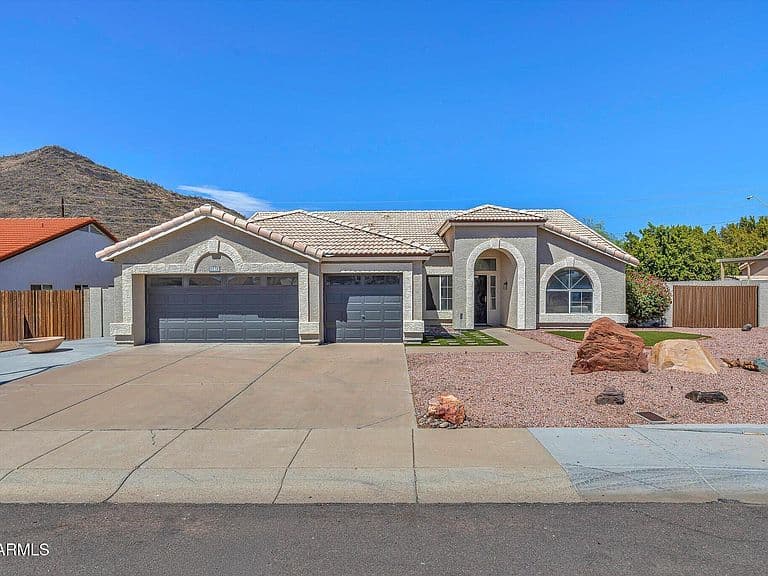5538 W FALLEN LEAF Lane photo 2