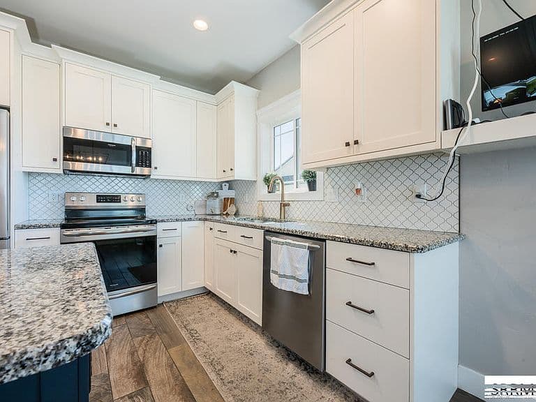 1102 Diamond Dr photo 4