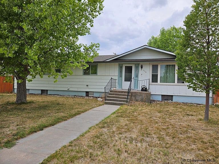 650 Simkins Ave photo 2