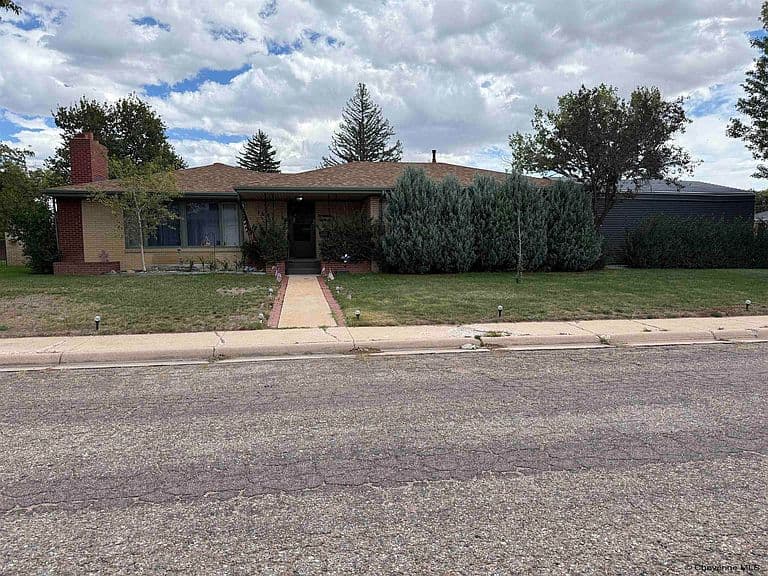 1607 Maple Ct photo 1