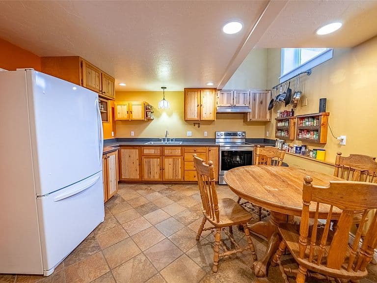 301 E Missoula Ave photo 4