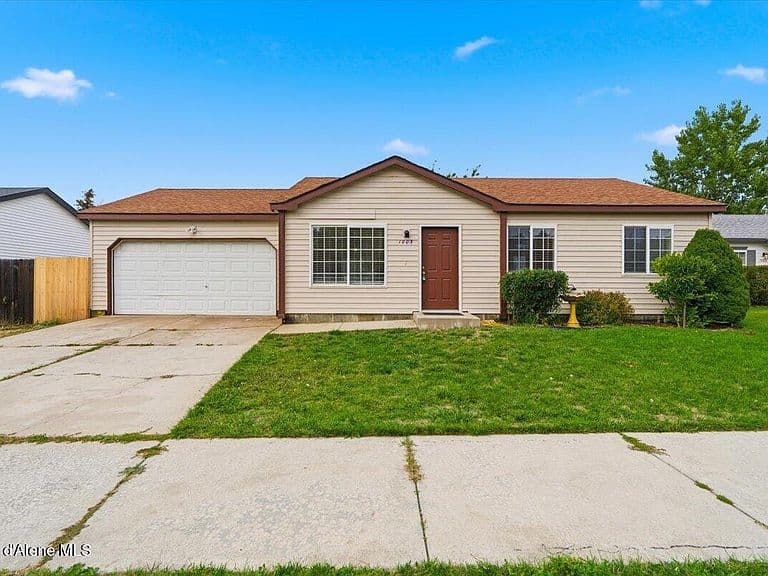 1003 E Teton Ave photo 2