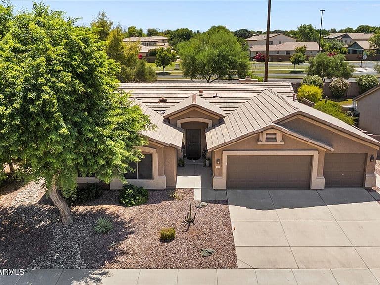 143 N JOSHUA TREE Lane photo 2