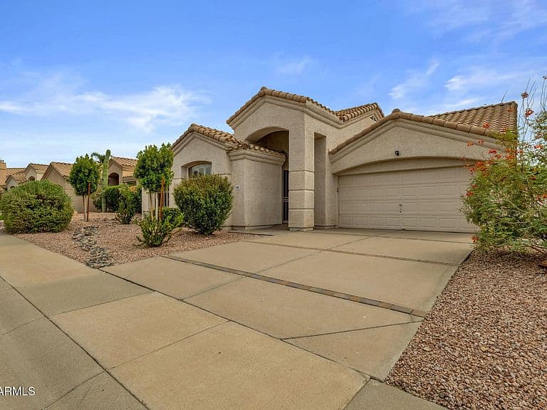 9827 E BLANCHE Drive photo 2